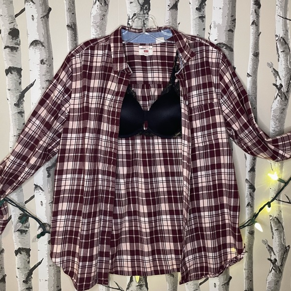 Levi's. Long Sleeve Button Up. Size L. - Picture 2 of 2